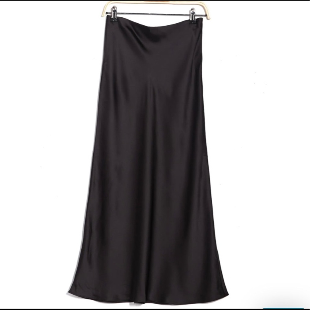 CLUB MÓNACO NWT - satin slip skirt - size 0